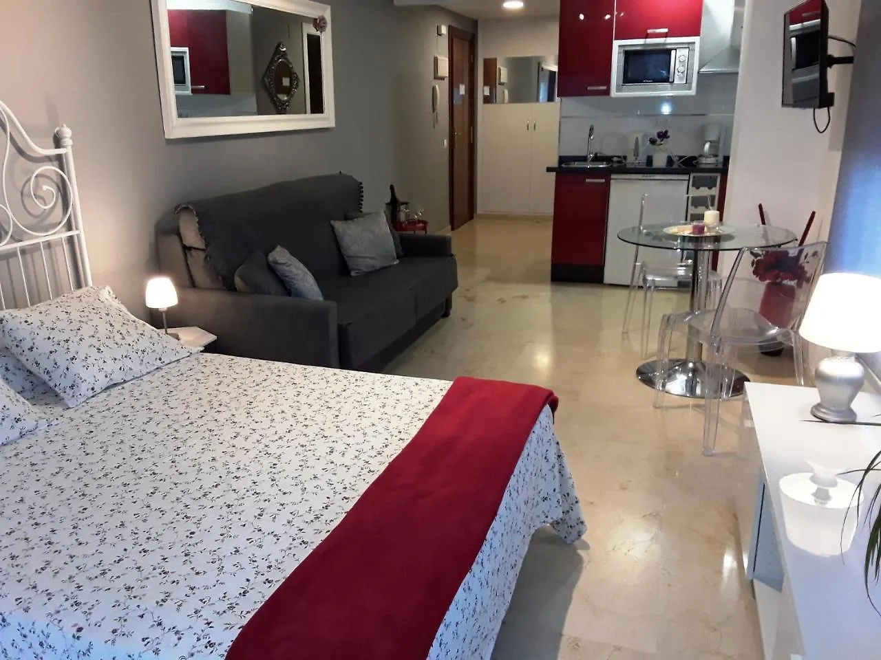 Apartamentos Roca Chica Torremolinos