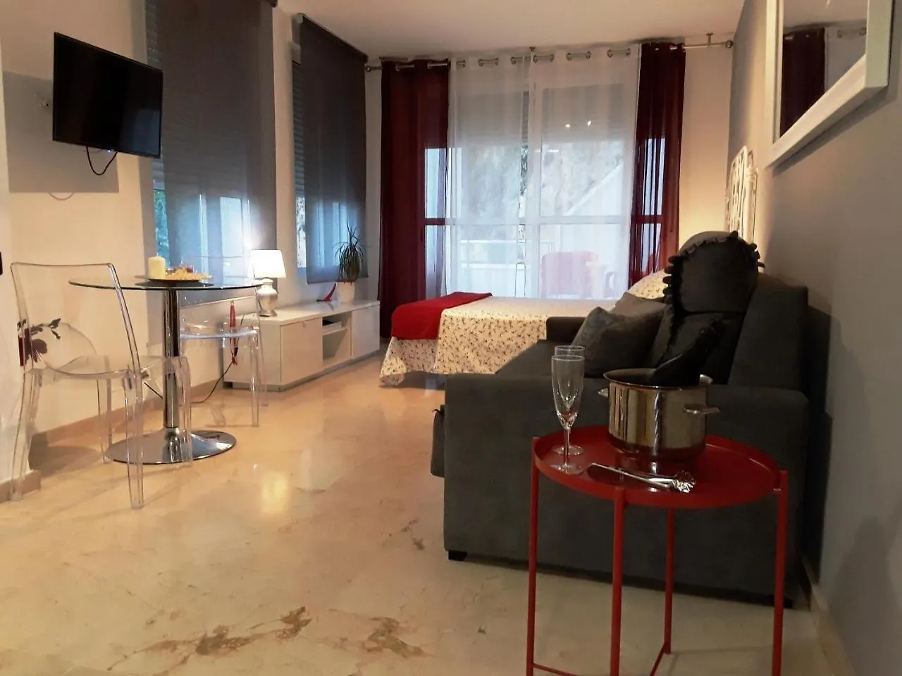 Apartamentos Roca Chica Torremolinos